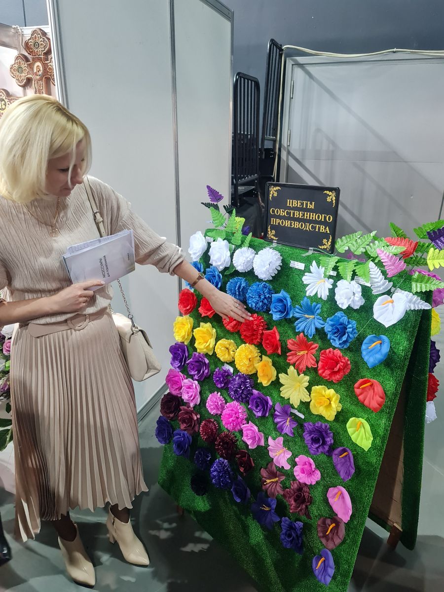 Производство ритуальных венков, специализированная выставка